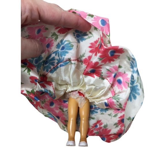 Vintage Collectible Doll Wearing Floral Printed Dress- Dirty Blonde Hair - Picture 7 of 7